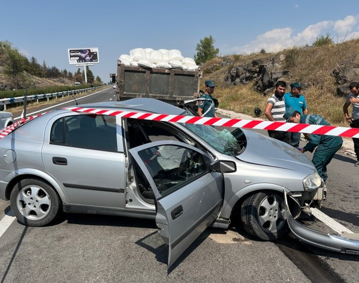 Երևան-Սևան ճանապարհին բախվել են «ZIL»-ն ու «Opel»-ը․ կա տուժած (լուսանկարներ)