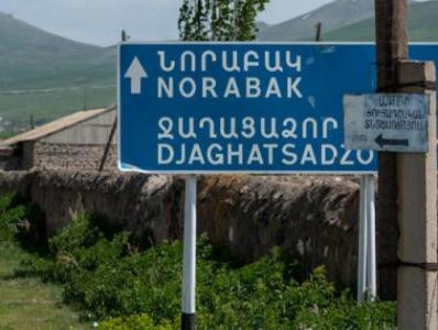 ВС Азербайджана открыли огонь по армянским позициям в Норабаке