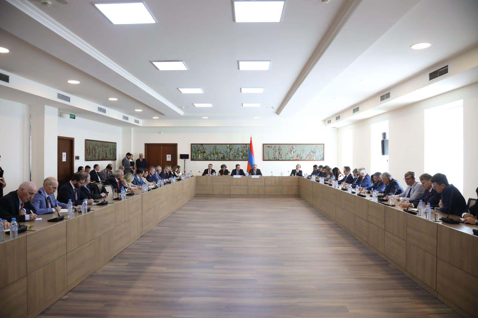 ԱԽ քարտուղարը դեսպաններին մանրամասներ է ներկայացրել «ԼՂ շփման գծի, Հայաստան-Ադրբեջան սահմանի երկայնքով» ադրբեջանական զինուժի կուտակումների վերաբերյալ