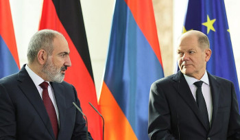 Շոլցի հետ զրույցում Փաշինյանը կրկին ընդգծել է՝ պատրաստ է լարվածությունը նվազեցնելուն միտված հրատապ քննարկումներ ունենալ Ադրբեջանի նախագահի հետ