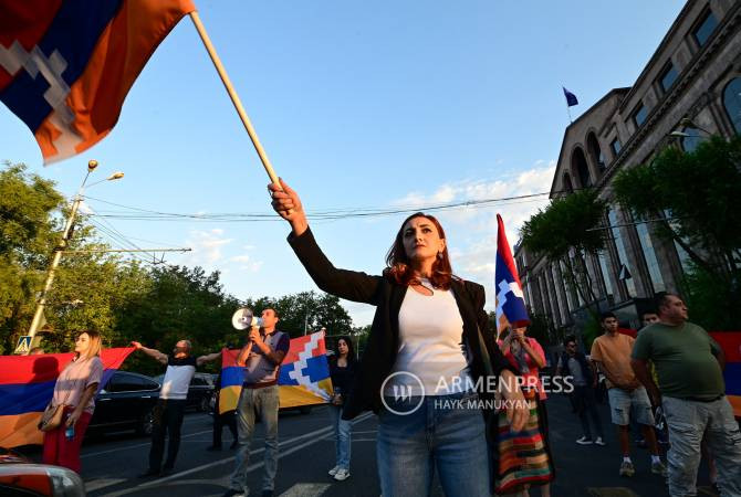 ՌԴ դեսպանատան առջև հավաքի մասնակիցները պահանջել են գործուն քայլեր ձեռնարկել ԼՂ-ում Ադրբեջանի ագրեսիան դադարեցնելու համար. «Արմենպրես»