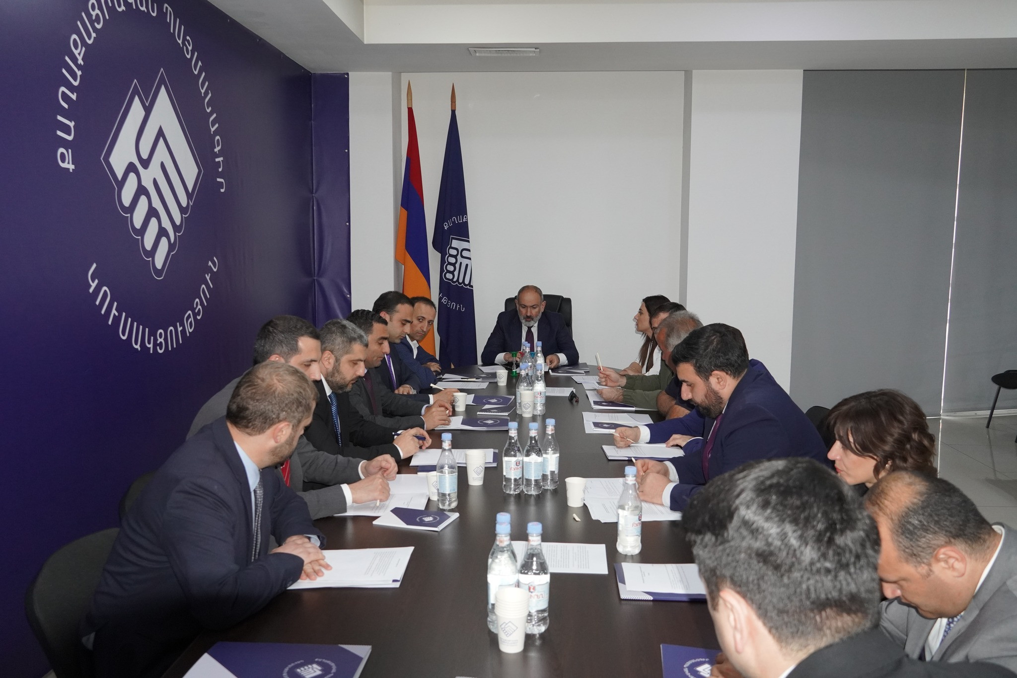 ՔՊ-ում Փաշինյանի հետ հանդիպումներ են փնտրում՝ իրենց փրկելու համար. «Ժողովուրդ»