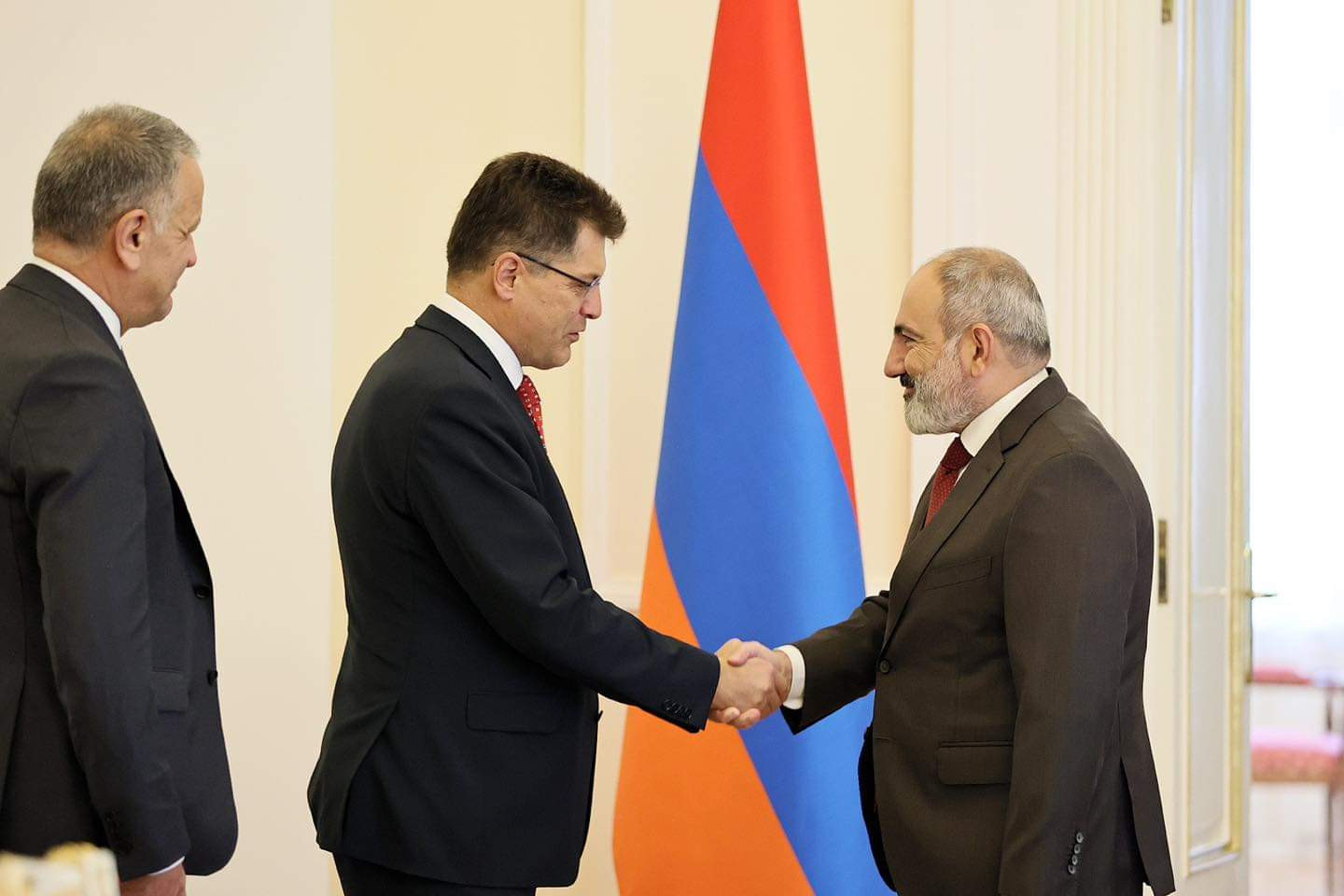 Փաշինյանն ընդունել է Եվրոպական միության ճգնաժամային կառավարման հարցերով հանձնակատարին