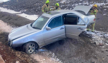 Երևան-Գյումրի ճանապարհին «Մերսեդեսը» դուրս է եկել ճանապարհից և հայտնվել դաշտամիջյան հատվածում