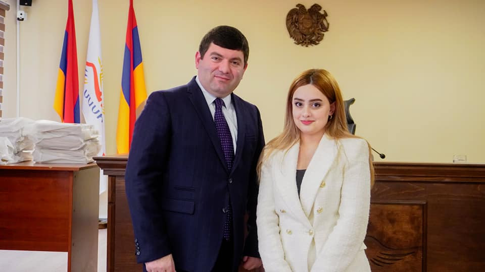 Մասիսի համայնքապետն ընդունել է համայնքի տարվա ընթացքում լավագույն առաջադիմություն ցուցաբերած ուսանողներին, աշակերտներին (լուսանկարներ)