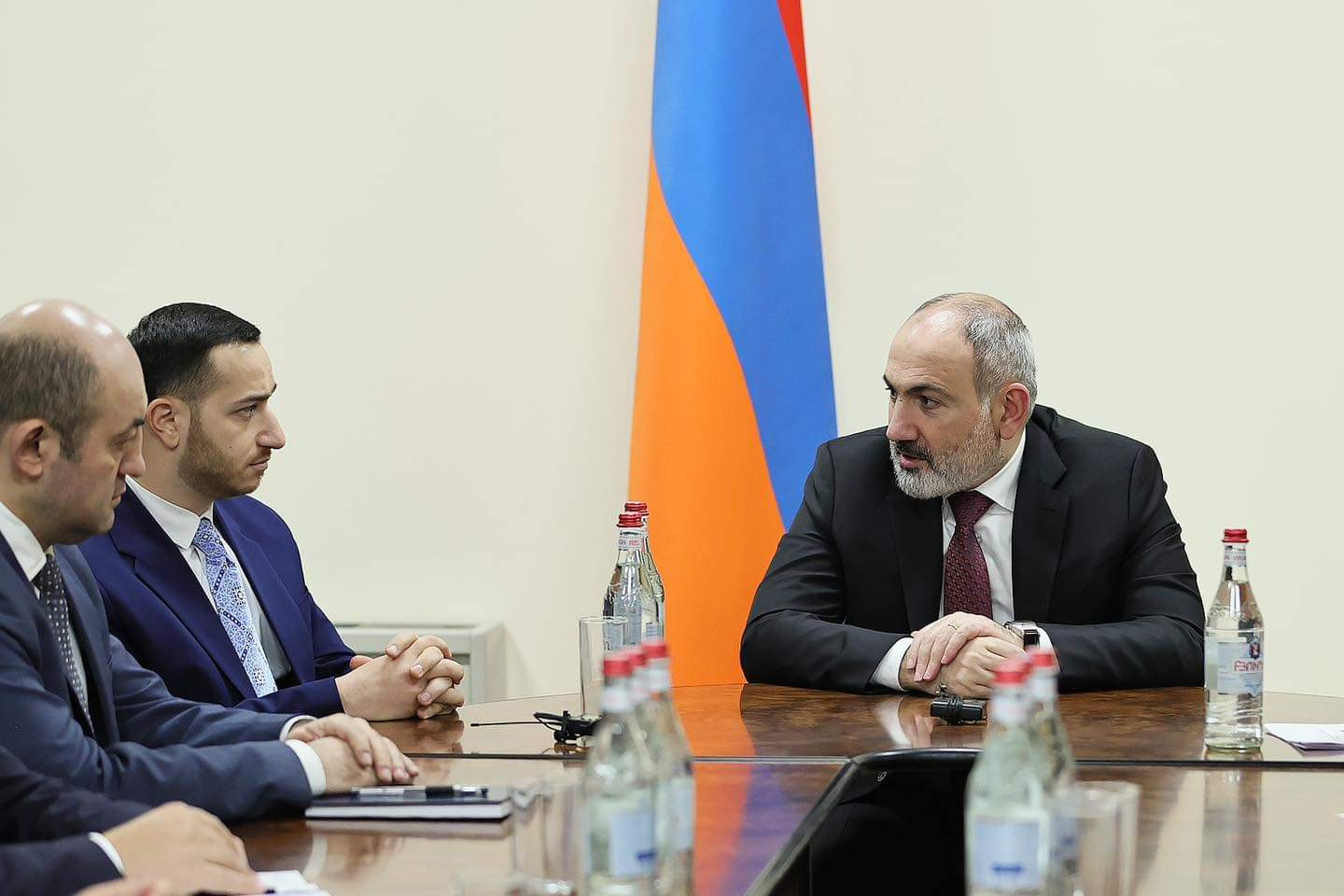 Փաշինյանը Բարձր տեխնոլոգիական արդյունաբերության նախարարության աշխատակազմին է ներկայացրել Մխիթար Հայրապետյանին