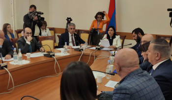 ՄԻՊ թեկնածուի ընտրության վերաբերյալ նիստը մեկնարկեց աժիոտաժով․ Էդգար Ղազարյանը 20 րոպե ընդմիջում խնդրեց