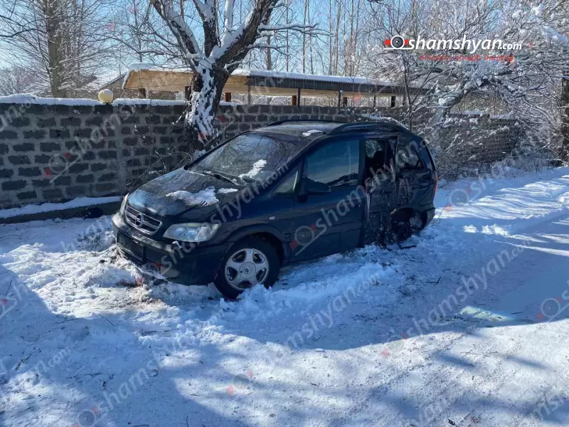 Բյուրականում Opel-ը մերկասառույցի պատճառով բախվել է ծառին. վարորդի մայրը մահացել է, երեխաները վիրավոր են․ Shamshyan.com