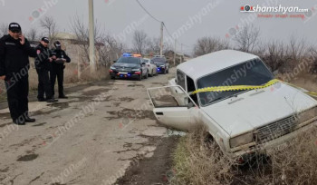 Պտղունք գյուղում ՎԱԶ-ը բախվել է հողաթմբին և մասամբ հայտնվել ջրատարում․ Shamshyan.com