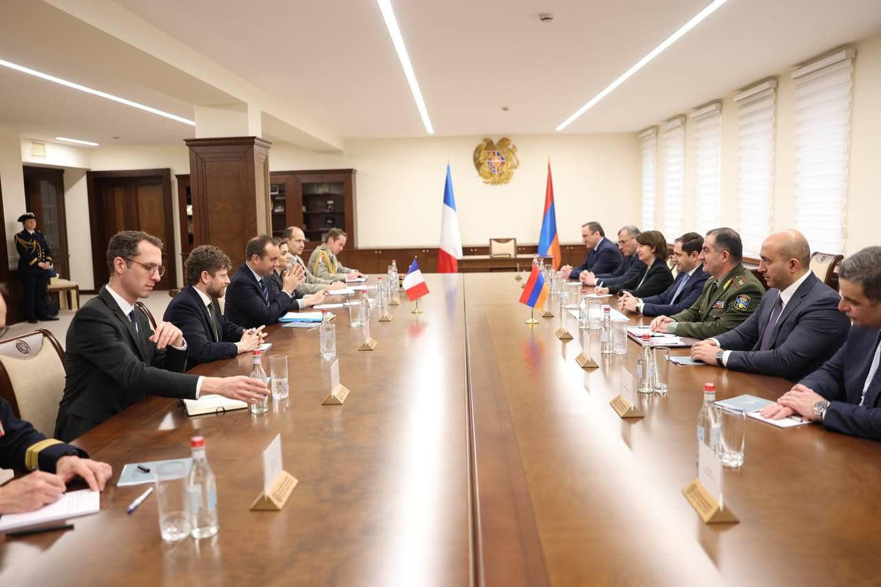 Հայ-ֆրանսիական պաշտպանական համագործակցությունը ուղղված է հարավկովկասյան տարածաշրջանում երկարատև խաղաղության և կայունության հաստատմանը․ ՀՀ  ՊՆ և Ֆրանսիայի ԶՈՒ ղեկավարներ