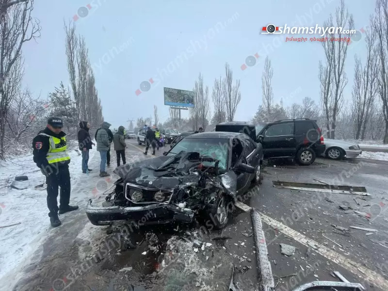 Չարենցավանի արագաչափի մոտ բախվել են Mercedes-ն ու Mitsubishi-ն. կան վիրավորներ