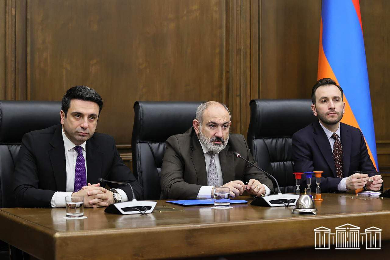 Փաշինյանն ԱԺ -ում հանդիպել է «Քաղաքացիական պայմանագիր» խմբակցության հետ (լուսանկարներ)