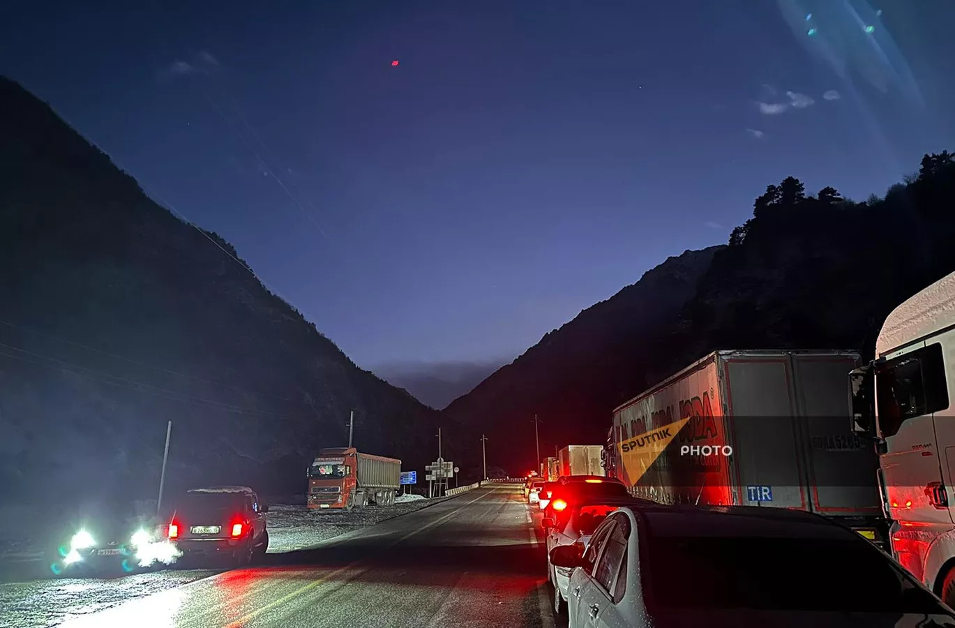 Լարսը փակ է բեռնատարների համար