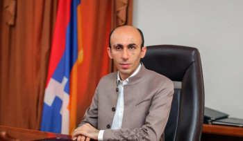 Արցախցիների մոտ մտավախություն կա, որ ՀՀ քաղաքացիություն ընդունելով՝ կարող է փակվել Արցախ վերադարձի հեռանկարը․ Արտակ Բեգլարյան