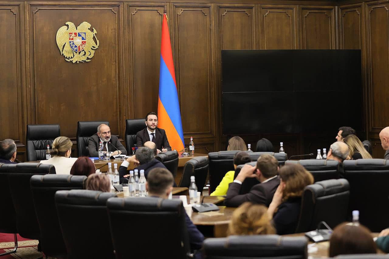 Փաշինյանը ԱԺ-ում  «Քաղաքացիական պայմանագրի»  հետ քննարկել է Հայաստանի զարգացման տեսլականը