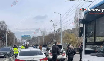 Ավտովթար-վրաերթ Երևանում՝ Opel-ի, Nissan-ի և «Zhongtong» ավտոբուսի մասնակցությամբ․ կա զոհ և վիրավորներ․ Shamshyan.com