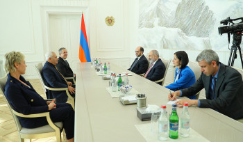 Փաշինյանն ընդունել է Ծանրամարտի միջազգային ֆեդերացիայի ղեկավարներին