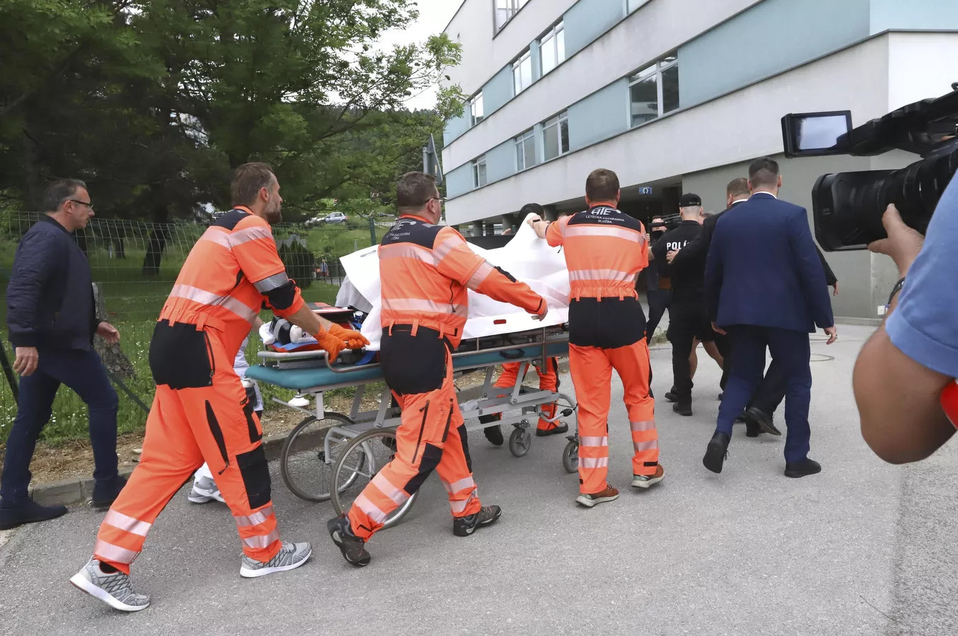 Սլովակիայի վարչապետ Ռոբերտ Ֆիցոն վիրահատության է ենթարկվում