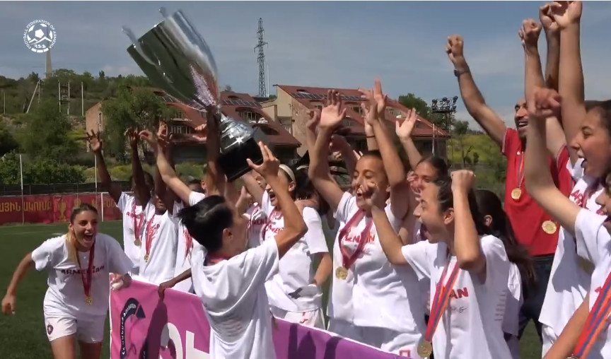 «Փյունիկ-աղջիկներ» թիմը դարձավ Կանանց Հայաստանի բարձրագույն խմբի հաղթող