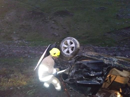 Երևան-Գյումրի ճանապարհին մեքենան բախվել է արգելապատնեշին և շրջվել