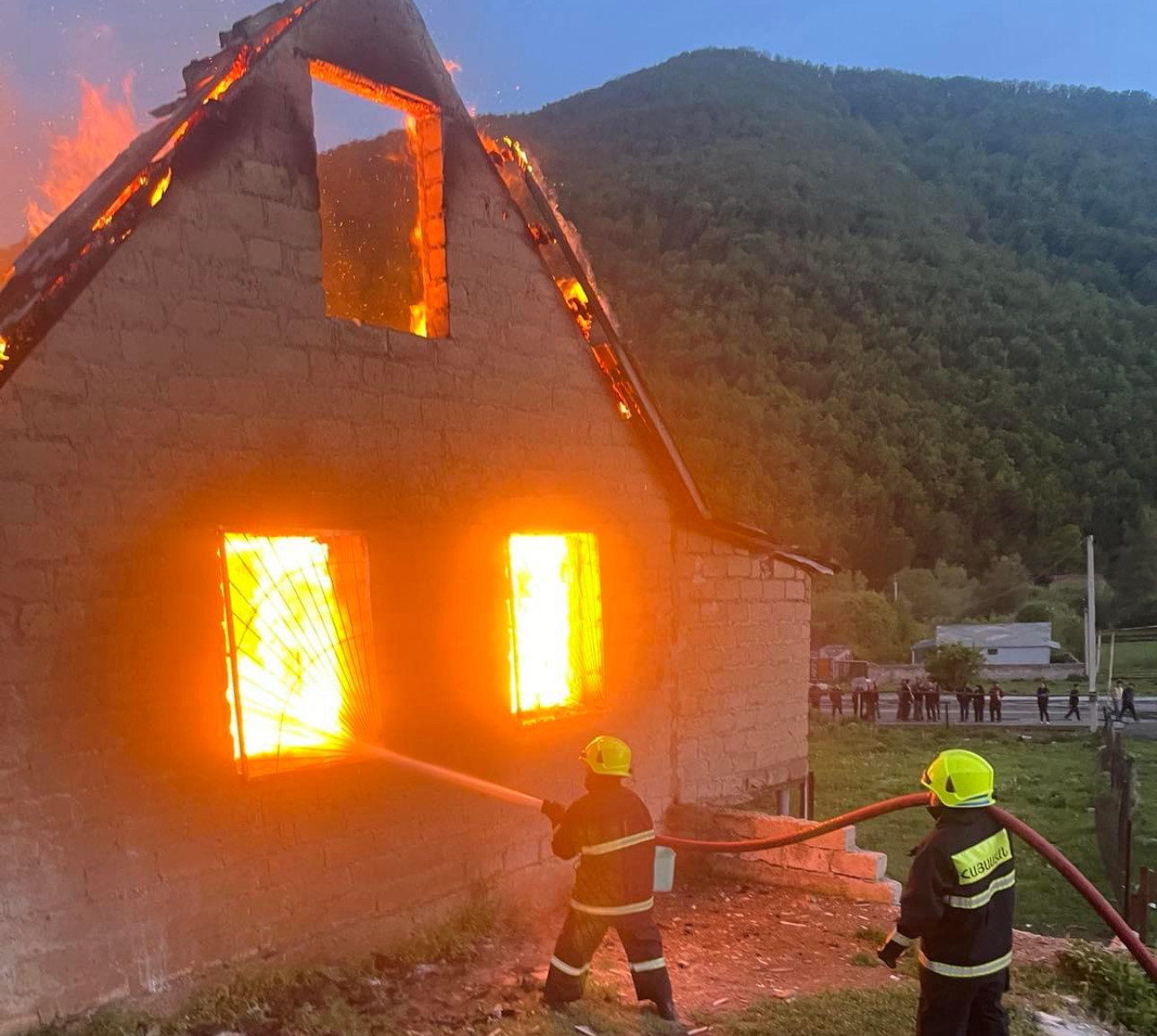 Փյունիկ գյուղում երկհարկանի տուն է այրվել