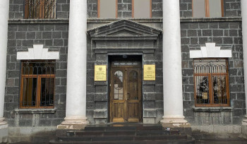 Ըստ մեղադրանքի՝ Շիրակի մարզպետարանի պաշտոնյան 1 մլն 700 հզր դրամ կաշառք է ստացել