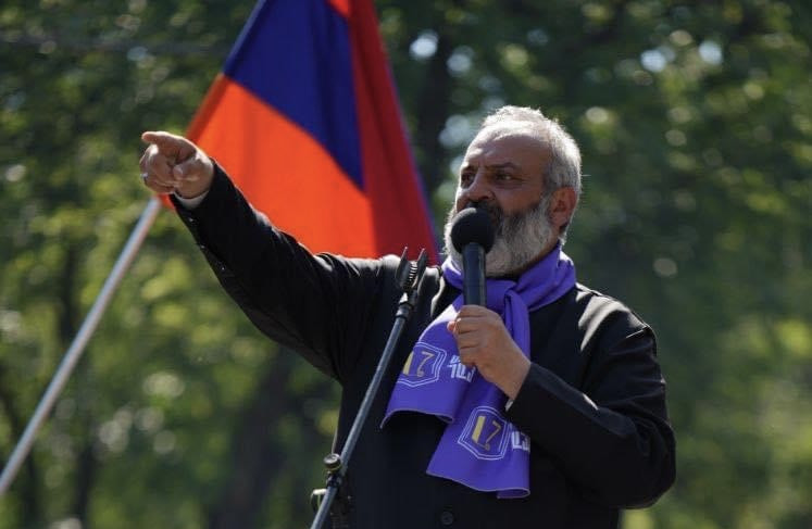 Մտնելու եմ ԱԺ` օրհնեմ իրենց. Բագրատ Սրբազան