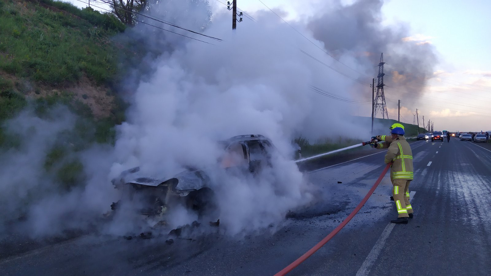 Երևան-Իջևան ճանապարհին «Porsche» մակնիշի ավտոմեքենա է այրվել (լուսանկարներ)