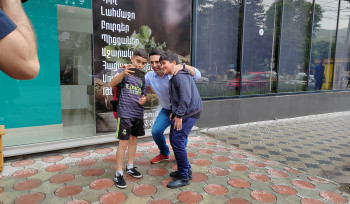 Ալեն Սիմոնյանը շրջում է Վանաձորի փողոցներով և զրուցում քաղաքացիների հետ (լուսանկարներ)
