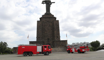 Հրշեջ-փրկարարների կողմից լվացվել և մաքրվել են երևանյան հուշարձանները (լուսանկարներ)