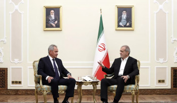 Շոյգուն հանդիպել է Իրանի նախագահի հետ