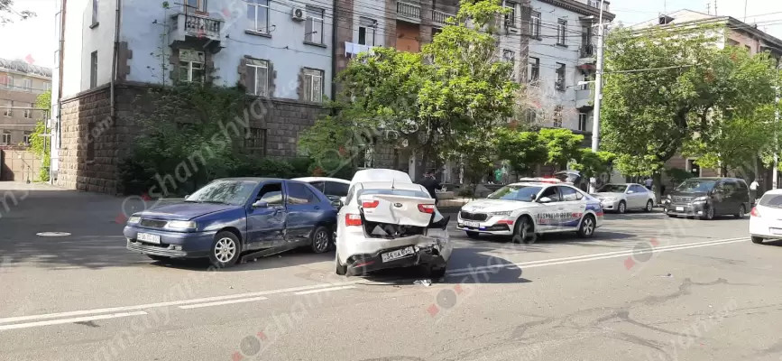 Շղթայական ավտովթար Երևանում, բախվել են Suzuki, Kia Sorento, Chevrolet և Mazda ավտոմեքենաները, կան վիրավորներ․ shamshyan.com