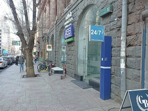 Երևանի կենտրոնում կոտրել են բանկի տերմինալը և գողացել 5 դրամապահոց. shamshyan.com