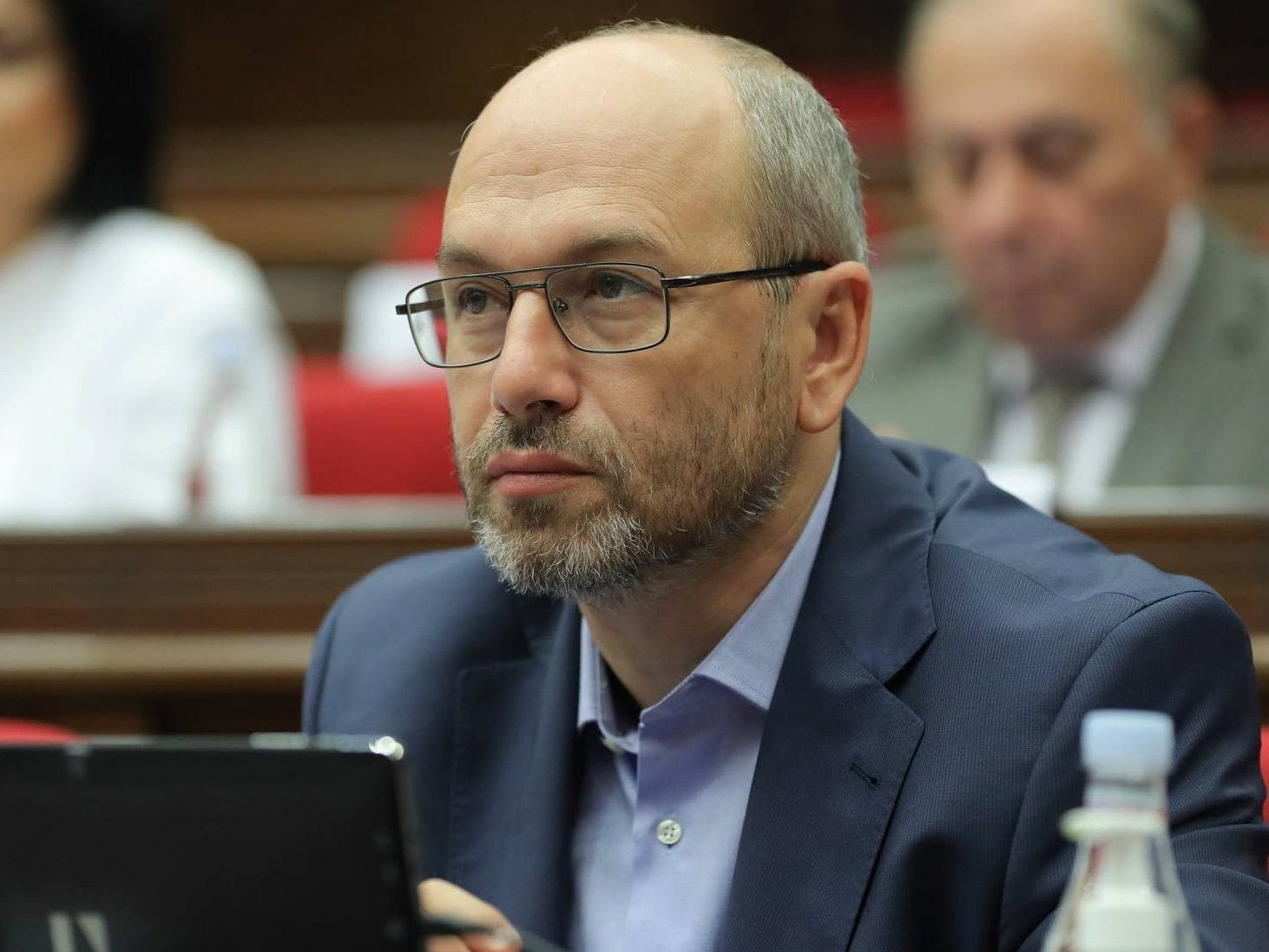 «Լավ, սա՞ է ՊՆ վերաբերմունքը զոհված զինծառայողի ծնողին, սրանից հանրությունն էլ է հետեւություն անելու, զոհված տղայի ծնողն էլ»․ ԱԺ հանձնաժողովը մերժեց Գեղամ Նազարյանի նախագիծը