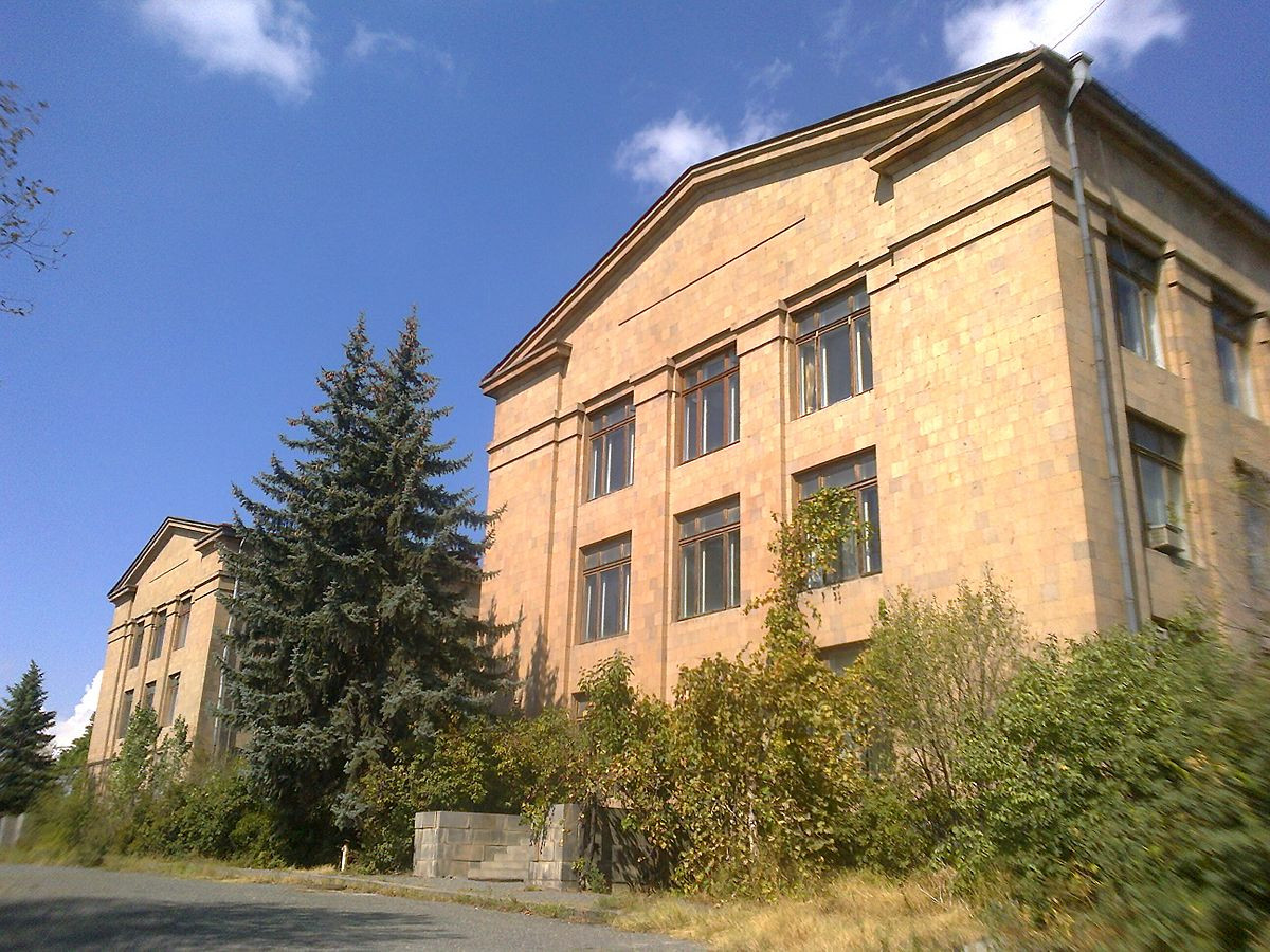 ՀՀ օրգանական և դեղագործական քիմիայի գիտահետազոտական կենտրոնի հարակից տարածքում իրականացվող շինարարությունը ժամանակավորապես դադարեցվել է