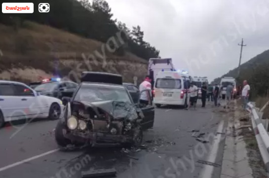 Լոռու մարզում բախվել են «Mercedes»-ն ու «Ford»-ը. ընտանիքի 4 անդամներ տեղափոխվել են հիվանդանոց