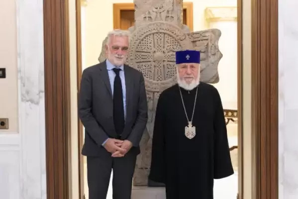 Վեհափառը ՄՔԴ նախկին դատախազին է ներկայացրել Հայաստանի առջև ծառացած անվտանգային հիմնախնդիրները