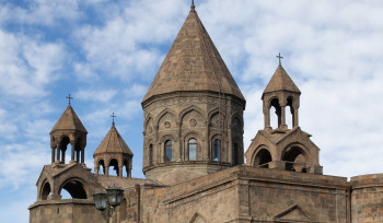 Էջմիածնի Մայր տաճարի խաչը փոխվել է․ ճարտարապետը նշում է՝ 17-րդ դարում տեղադրված խաչը քայքայված էր, այժմ թանգարանում է