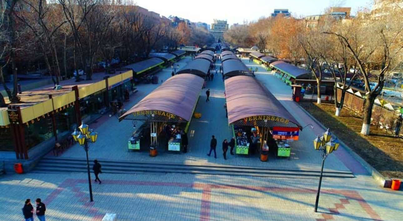 Կրակոցներ՝ «Վերնիսաժի» մոտ. 40-ից ավելի անձանց միջև վիճաբանություն է եղել, անչափահասի են ծեծել. Armlur.am