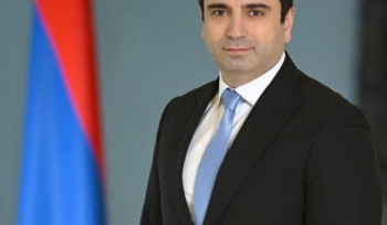 Սա՛ է մեր տունը, Արաքսի հունով գծված, հայկական լեռներով ամրացված, գեղադեմ հայուհու ուրվագծով ֆիքսված Հայաստանի Հանրապետությունն է. Ալեն Սիմոնյան