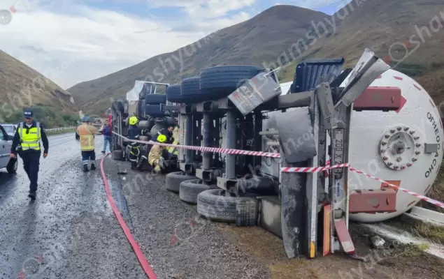 Խոշոր ավտովթար՝ Գեղարքունիքի մարզում. բախվել են «Ford Transit»-ն ու մի քանի տոննա հեղուկ գազ տեղափոխող «Iveco» բեռնատարը