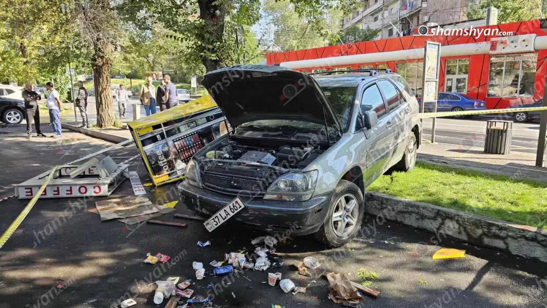 Վրաերթ՝ Երևանում. 20-ամյա վարորդը «Lexus»-ով կանգառում վրաերթի է ենթարկել 3 հետիոտնի, կոտրել սրճեփ ապարատն ու հայտնվել կանաչ գազոնում․ shamshyan.com