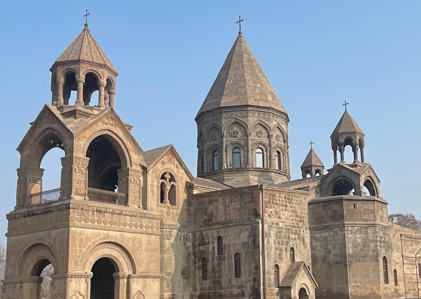 Մայր Տաճարի վերաօծմանը հաջորդող շաբաթվա բոլոր օրերին կմատուցվի Սուրբ և Անմահ Պատարագ հայրենիքի խաղաղության, գերիների և զոհերի համար