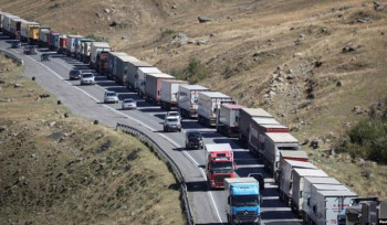 Բագրատաշենի անցակետի աշխատակիցների դանդաղ աշխատանքի հետևանքով մոտ 700 բեռնատարների վարորդներ մնացել են վրացական կողմում