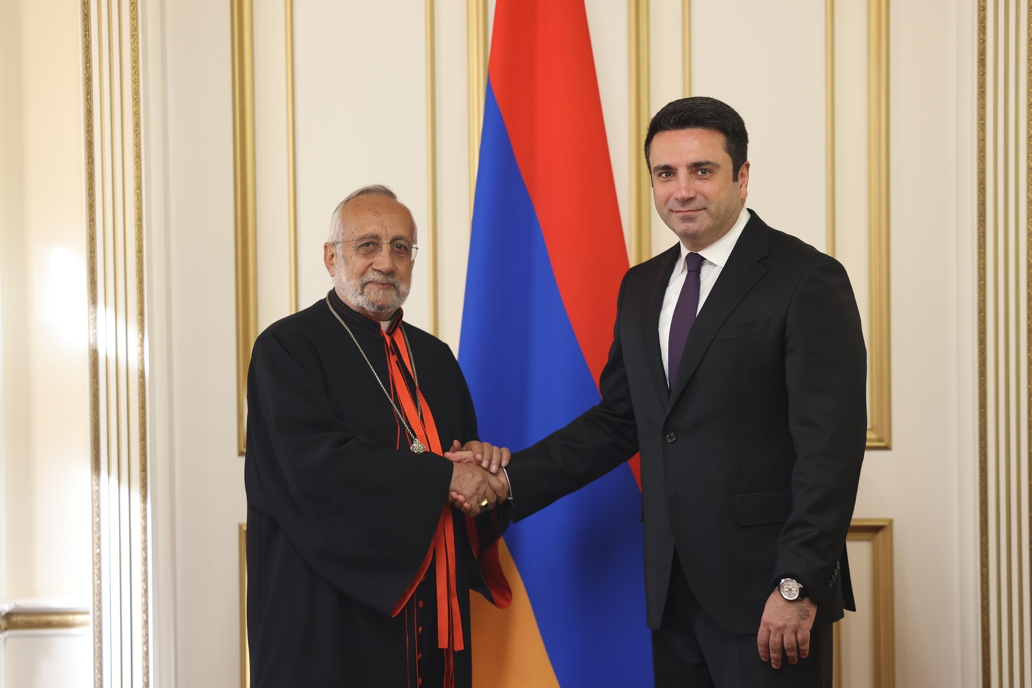 Հայ կաթոլիկների համայնքը յուրահատուկ բարեկամական կամուրջ է Հայաստանի եւ Սուրբ Աթոռի միջեւ. ՀՀ ԱԺ նախագահ