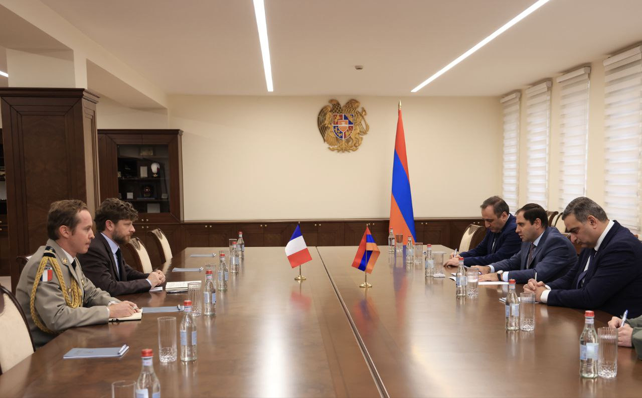 Սուրեն Պապիկյանը Ֆրանսիայի դեսպանի հետ քննարկել է պաշտպանության բնագավառում ապագա ծրագրերը