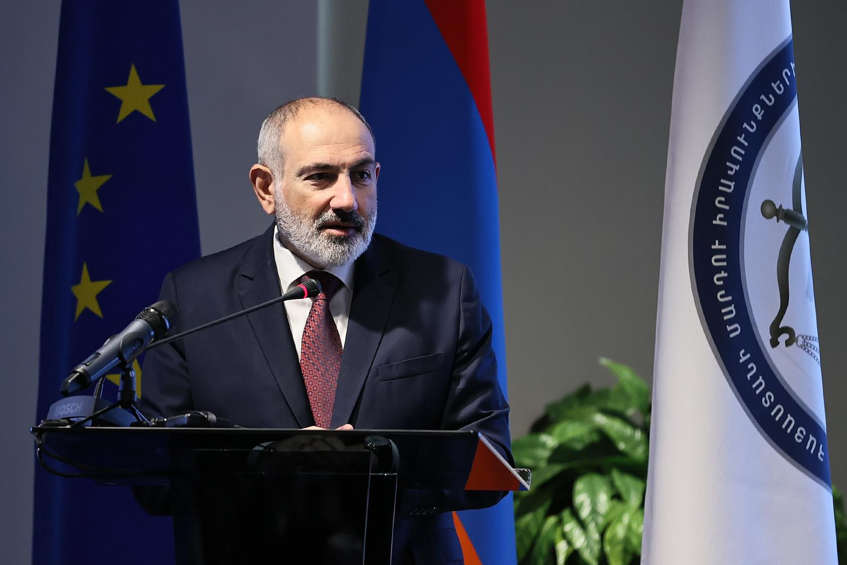 Չգիտեմ՝ ինչքանով է դա բարեհունչ, բայց շատ կարևոր է նաև իրավունքի և արդարության երկու ստանդարտ ունենալը. Նիկոլ Փաշինյան