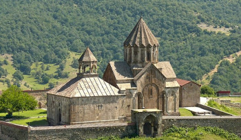 Գանձասարի վանքի բանալիները հանձնել են Տեր Վրթանես եպիսկոպոս Աբրահամյանին՝ հայրենի Արցախ վերադարձի մաղթանքով ու հավատով