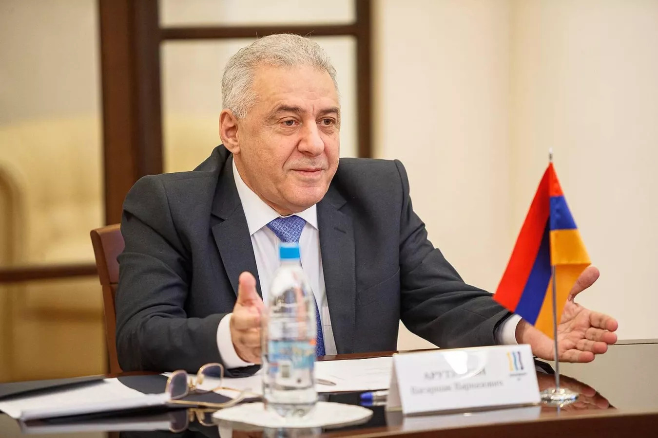 ՌԴ նախագահի հրամանագրով Վաղարշակ Հարությունյանին շնորհված Բարեկամության շքանշանը հանձնել է Միխայիլ Գալուզինը