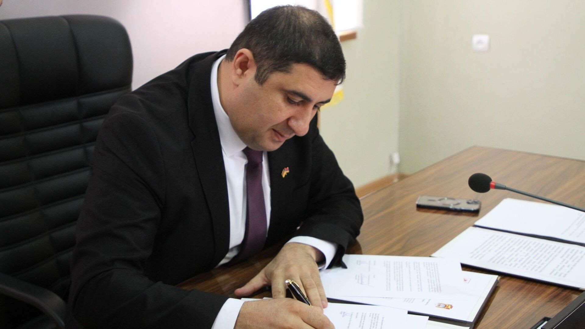 «Բալասանյան» դաշինքը ողջ կազմով վայր դրեց մանդատները, Գյումրիի քաղաքապետը հրաժարական տվեց․ «Ազատություն»